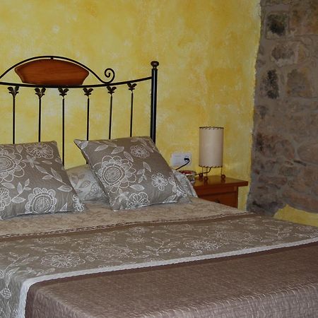 Casa Angrill Hotel Oliana Buitenkant foto