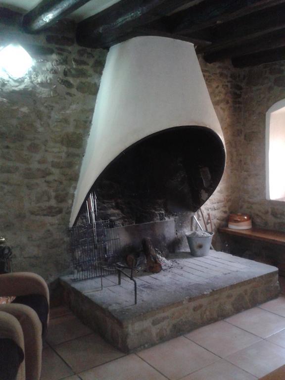 Casa Angrill Hotel Oliana Buitenkant foto